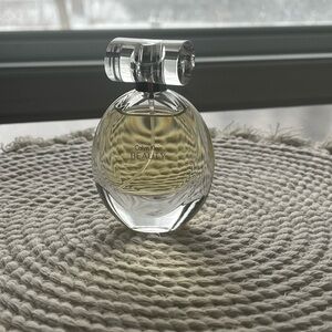 Calvin Klein Beauty Perfume - Elegant Silver and Clear Designcalvin Klein BEAUTY